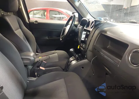 2010 Jeep Patriot Sport z USA, uszkodzony, nr VIN 1J4NF2GB5AD505608